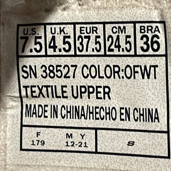 Skechers Luxe Foam Wedge Sandals. Size 7.5. Off White. - Picture 7 of 9